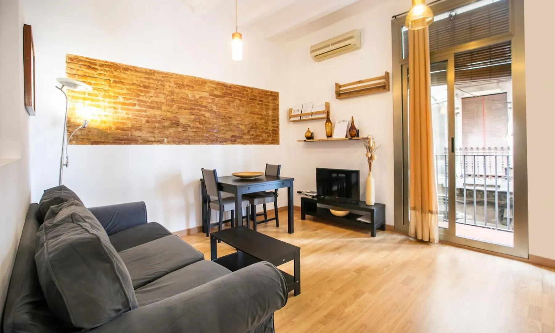 12Gra1070 - Cozy Flat In The Heart Of Gracia! contacts